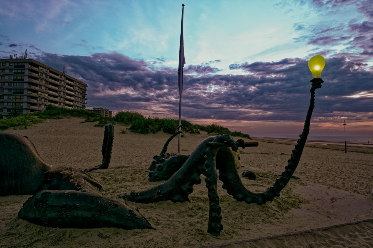 Touching to Sea You Through Our Extremities- Laure Prouvost