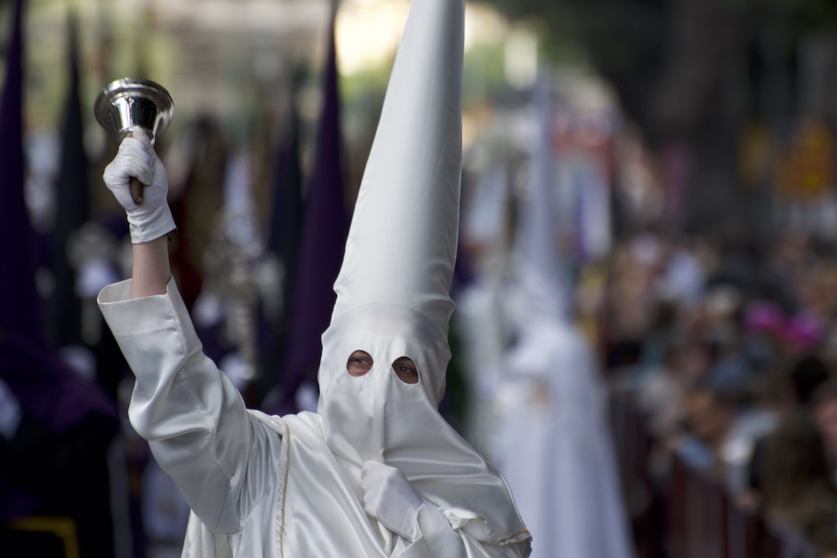 white hat leader